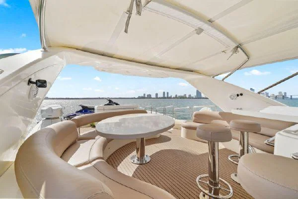 85ft Azimut Del Mar exterior seating